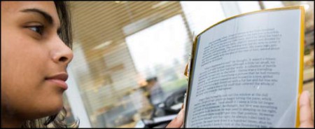 Imaginaros leyendo el periódico de la mañana y luego usando la misma hoja "de papel virtual" para leer la última novela de su autor favorito